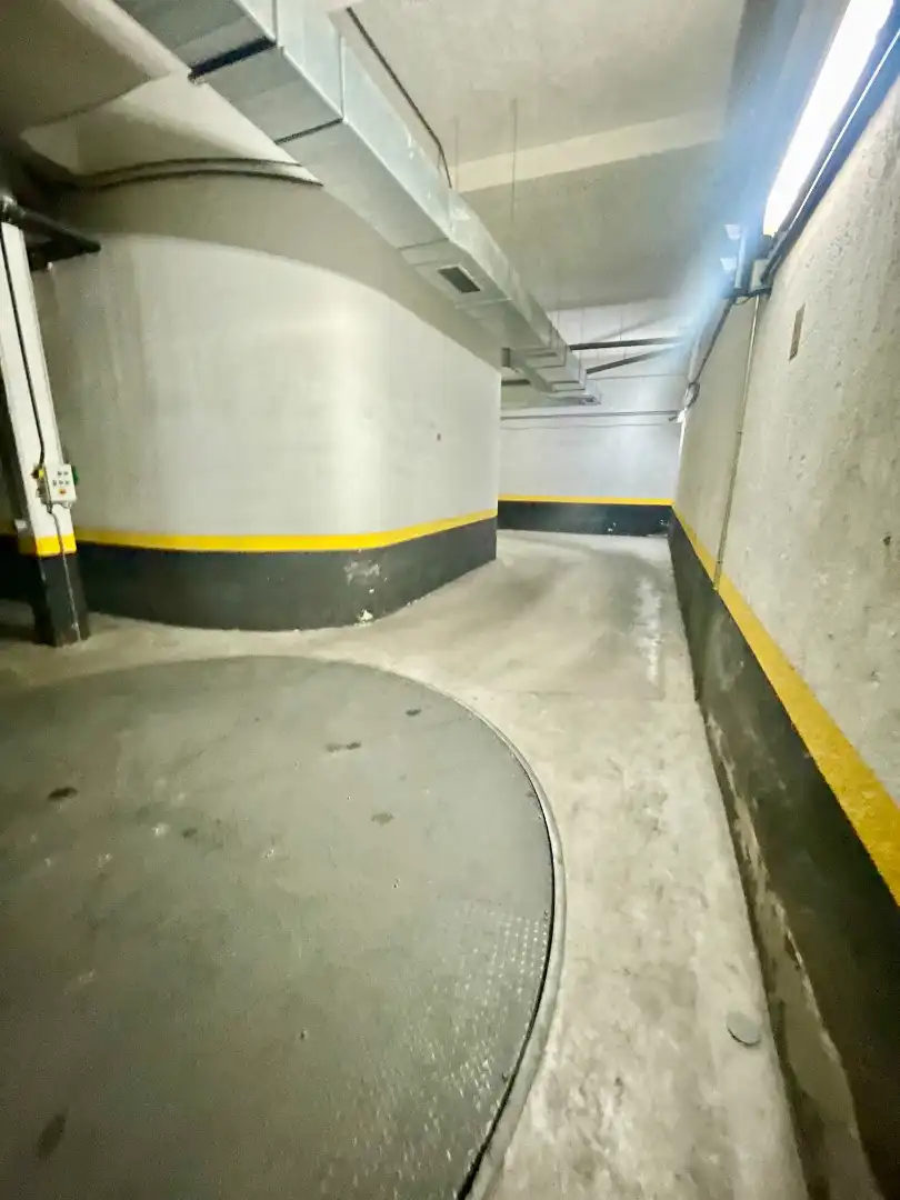 Parking de Piso en venta en Madrid con Calefacción, Terraza y Trastero
