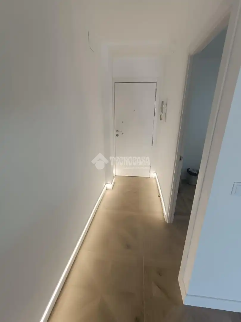 Flat for rent in Sevilla  with Air Conditioner and Balcony