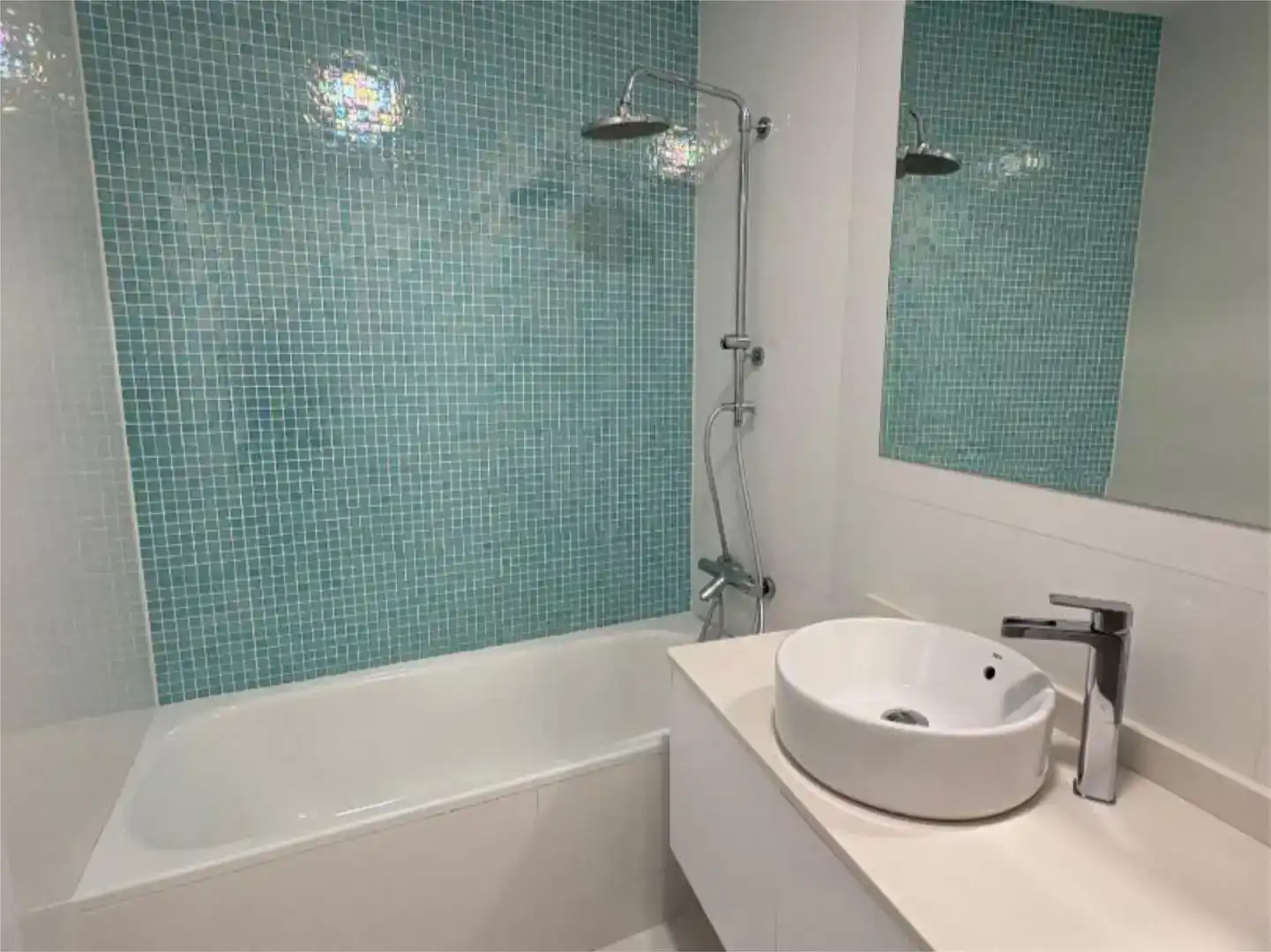 Bathroom of Flat for sale in El Carpio  with Air Conditioner and Balcony
