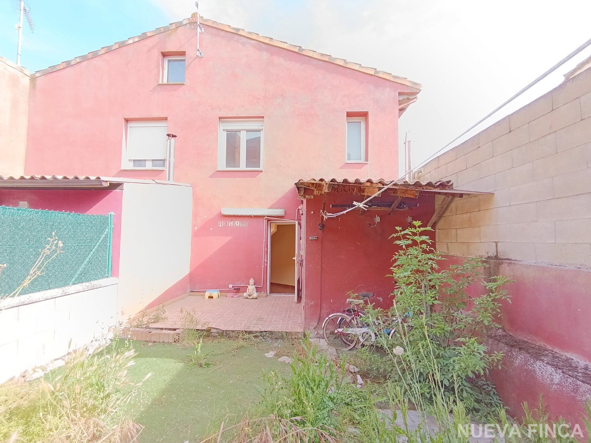 Vista exterior de Casa o xalet en venda en Albillos amb Calefacció i Moblat
