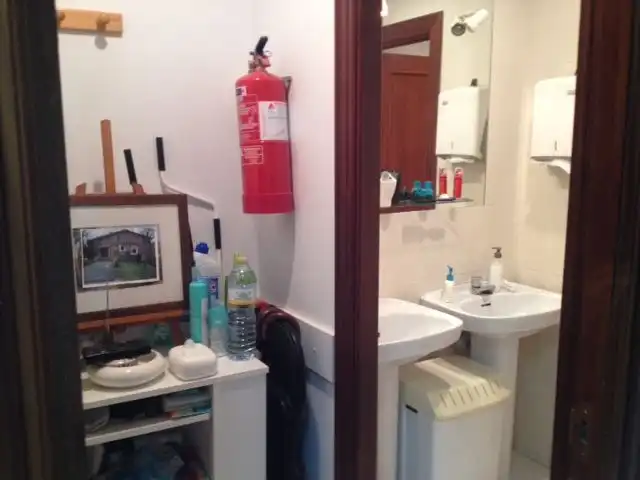 Badezimmer von Büro zum Verkauf in Tolosa mit Möbliert