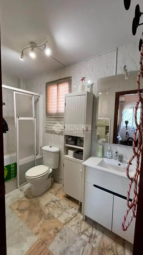 Badezimmer von Wohnung zum Verkauf in Alcalá de Guadaira mit Klimaanlage, Möbliert und Alarm
