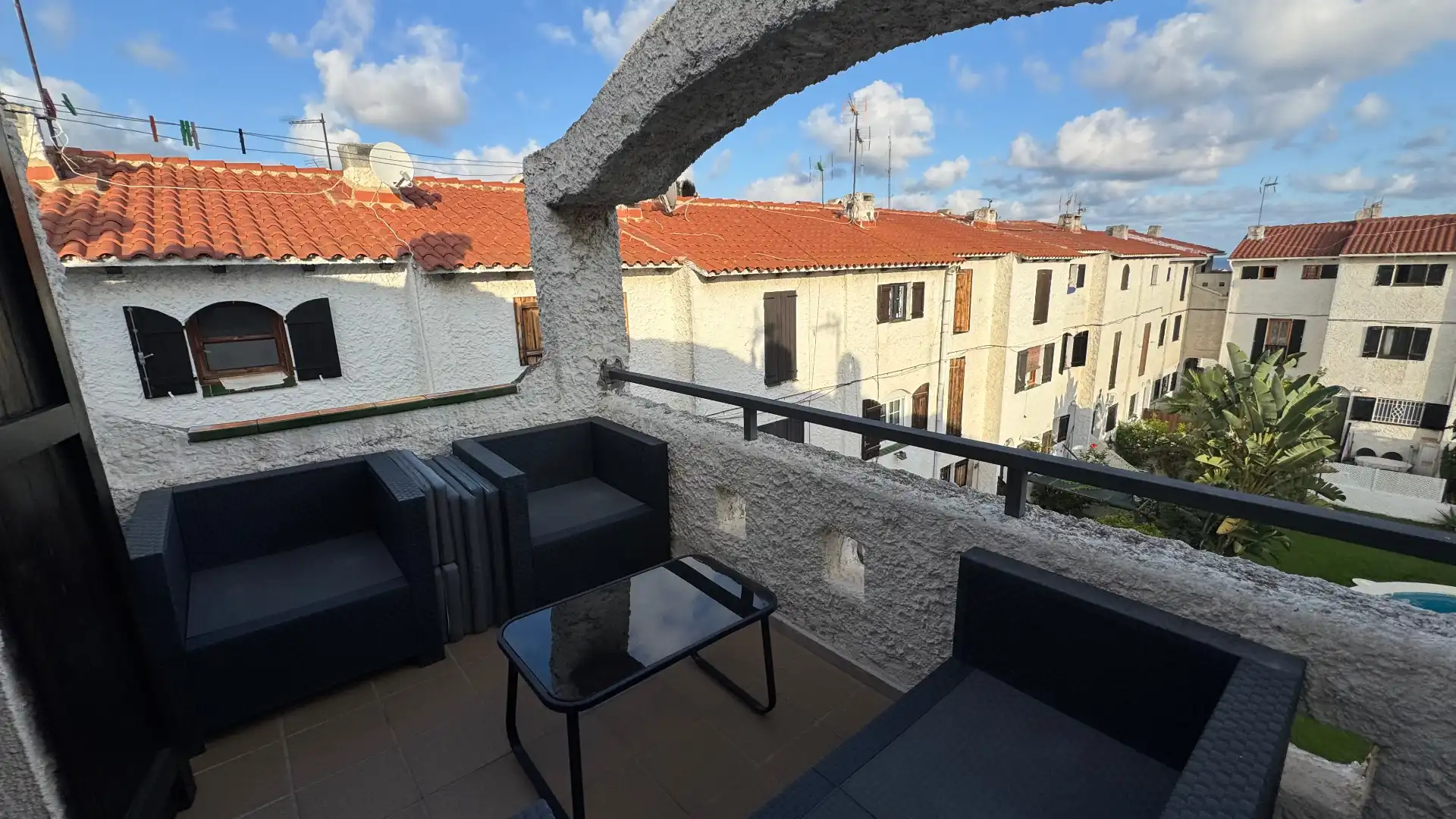 Terrasse von Einfamilien-Reihenhaus zum Verkauf in Torredembarra mit Klimaanlage, Heizung und Privatgarten