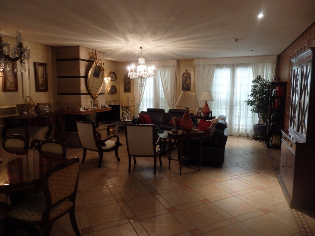 Sala d'estar de Casa o xalet en venda en  Córdoba Capital amb Aire condicionat, Terrassa i Traster