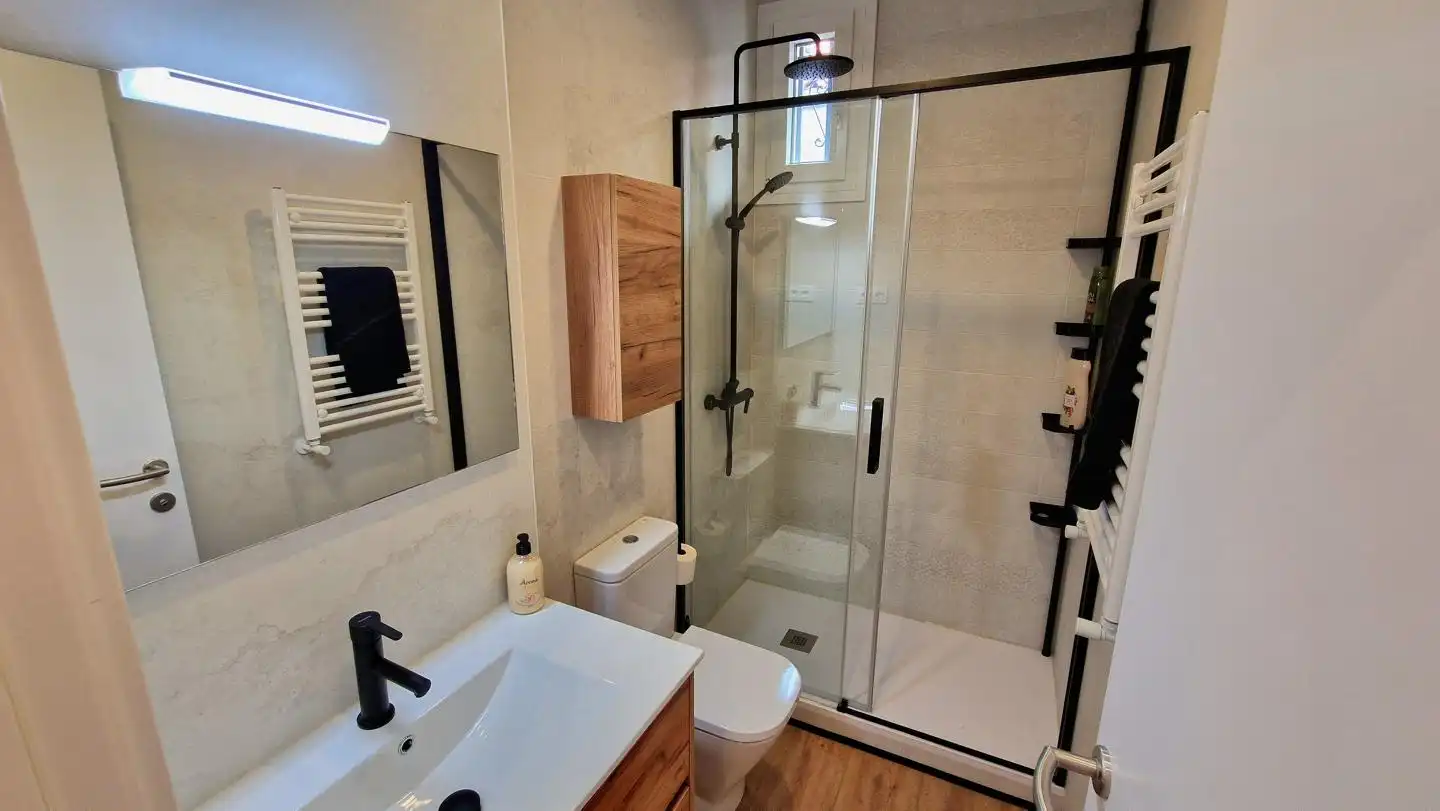 Badezimmer von Wohnung zum Verkauf in Madrid mit Klimaanlage