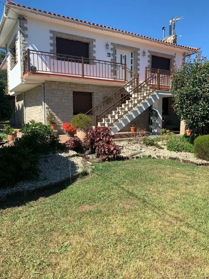 Vista exterior de Casa o chalet en venta en A Pobra do Caramiñal con Calefacción y Jardín privado