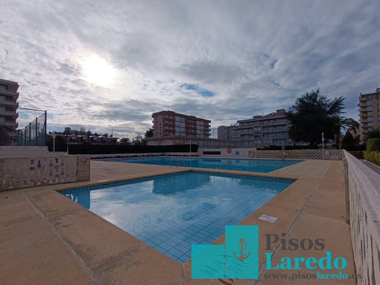 Piscina de Pis en venda en Laredo amb Calefacció, Terrassa i Traster