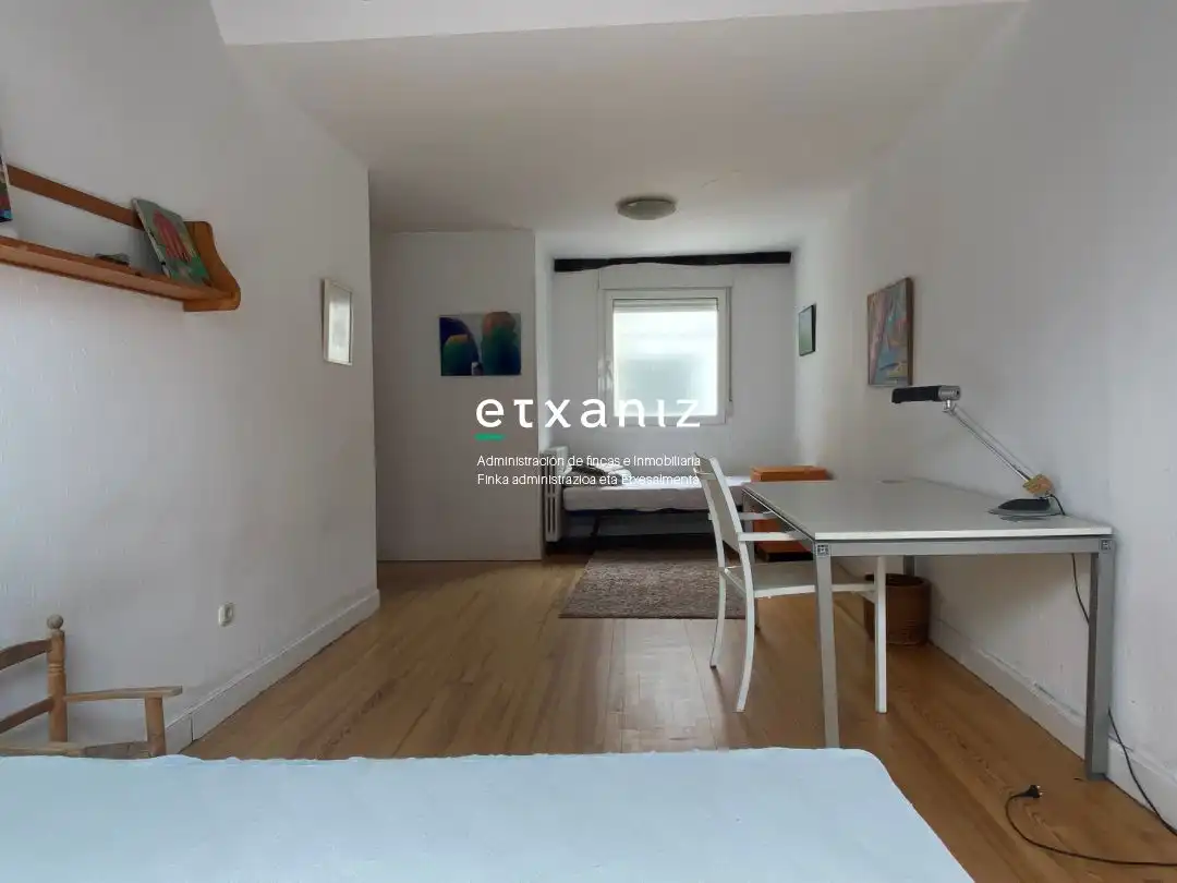 Bedroom of Flat for rent in Donostia - San Sebastián   with Heating, Oven and Washing machine