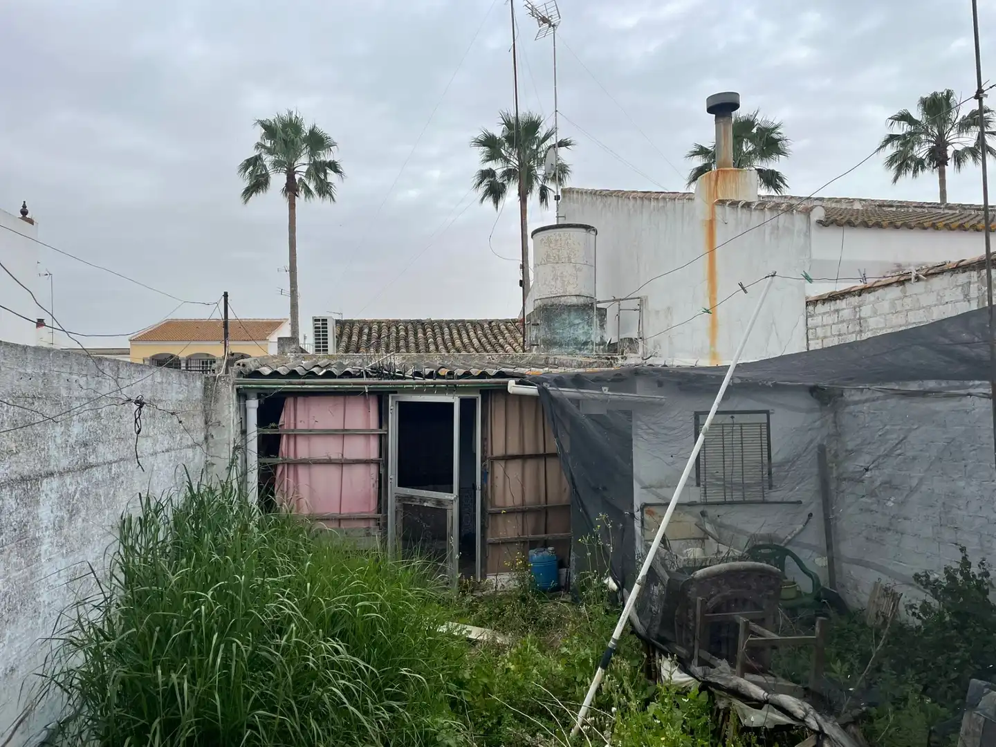 Houses for sale in Carrión de los Céspedes  with Private garden