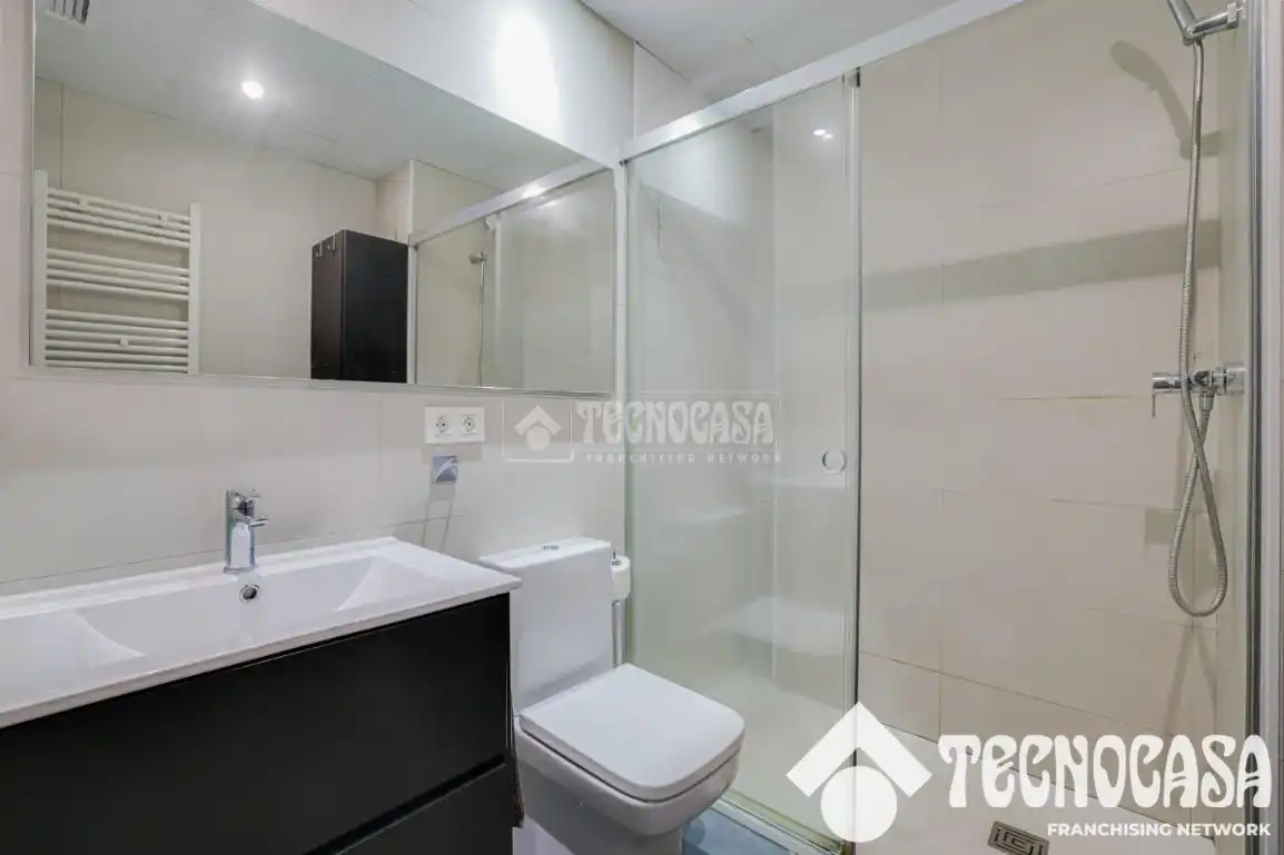 Baño de Piso en venta en Barcelona con Aire acondicionado, Calefacción y Terraza