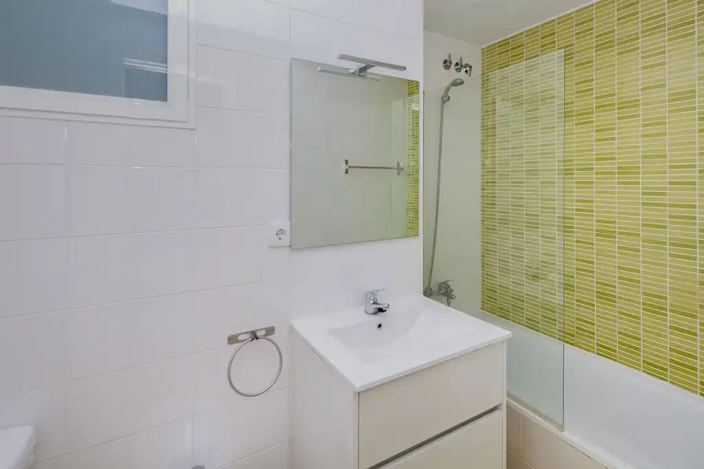 Baño de Piso en venta en Paterna con Balcón