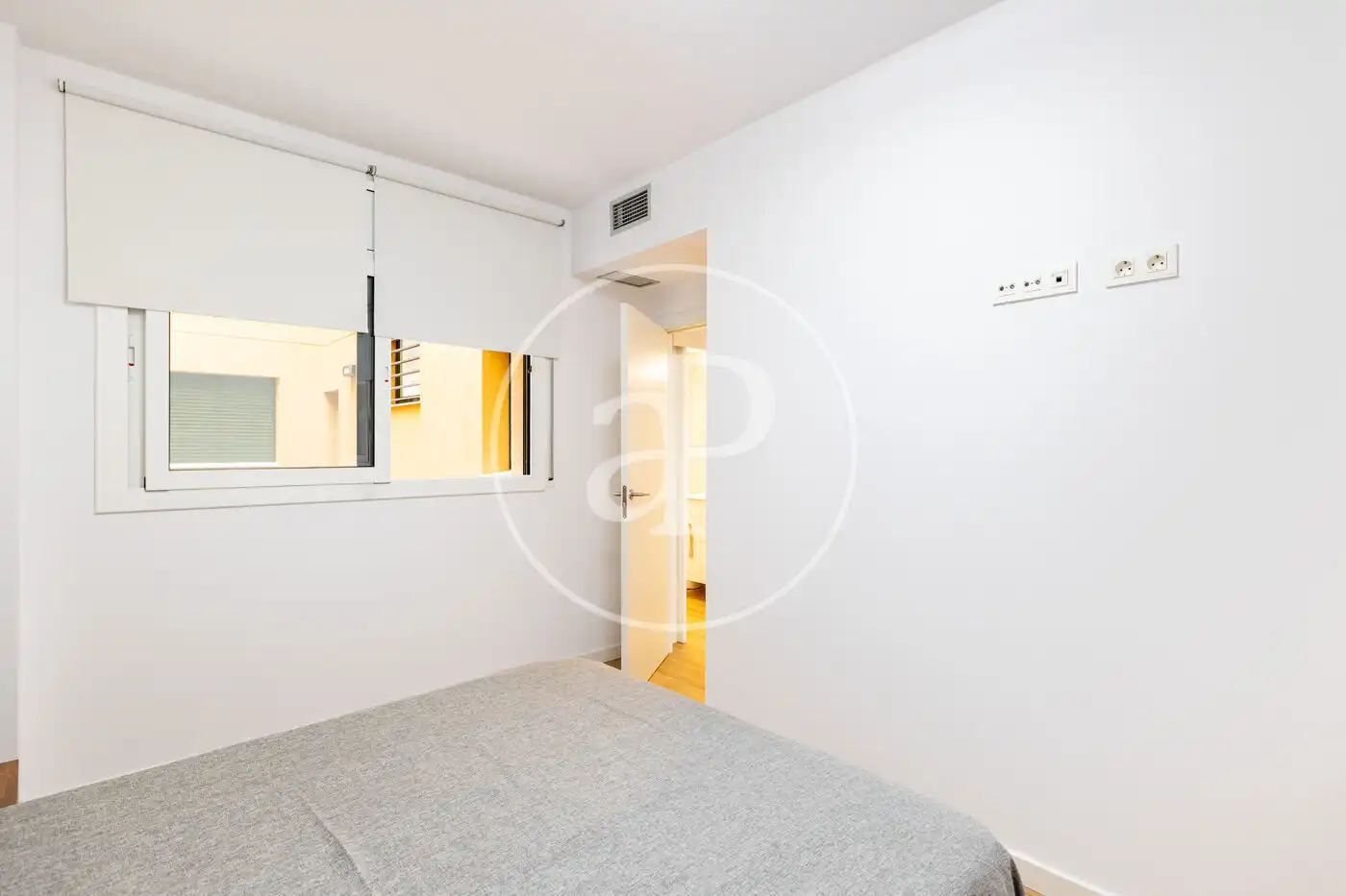 Bedroom of Flat for sale in Barcelona  with Air Conditioner, Heating and Community pool