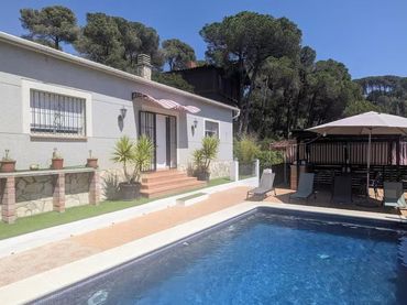 Casa amb piscina en venda a Aiguaviva Parc