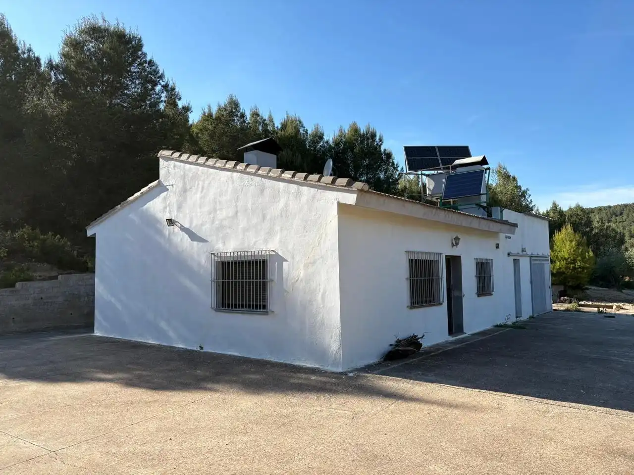 Vista exterior de Finca rústica en venda en Buñol amb Jardí privat, Terrassa i Traster