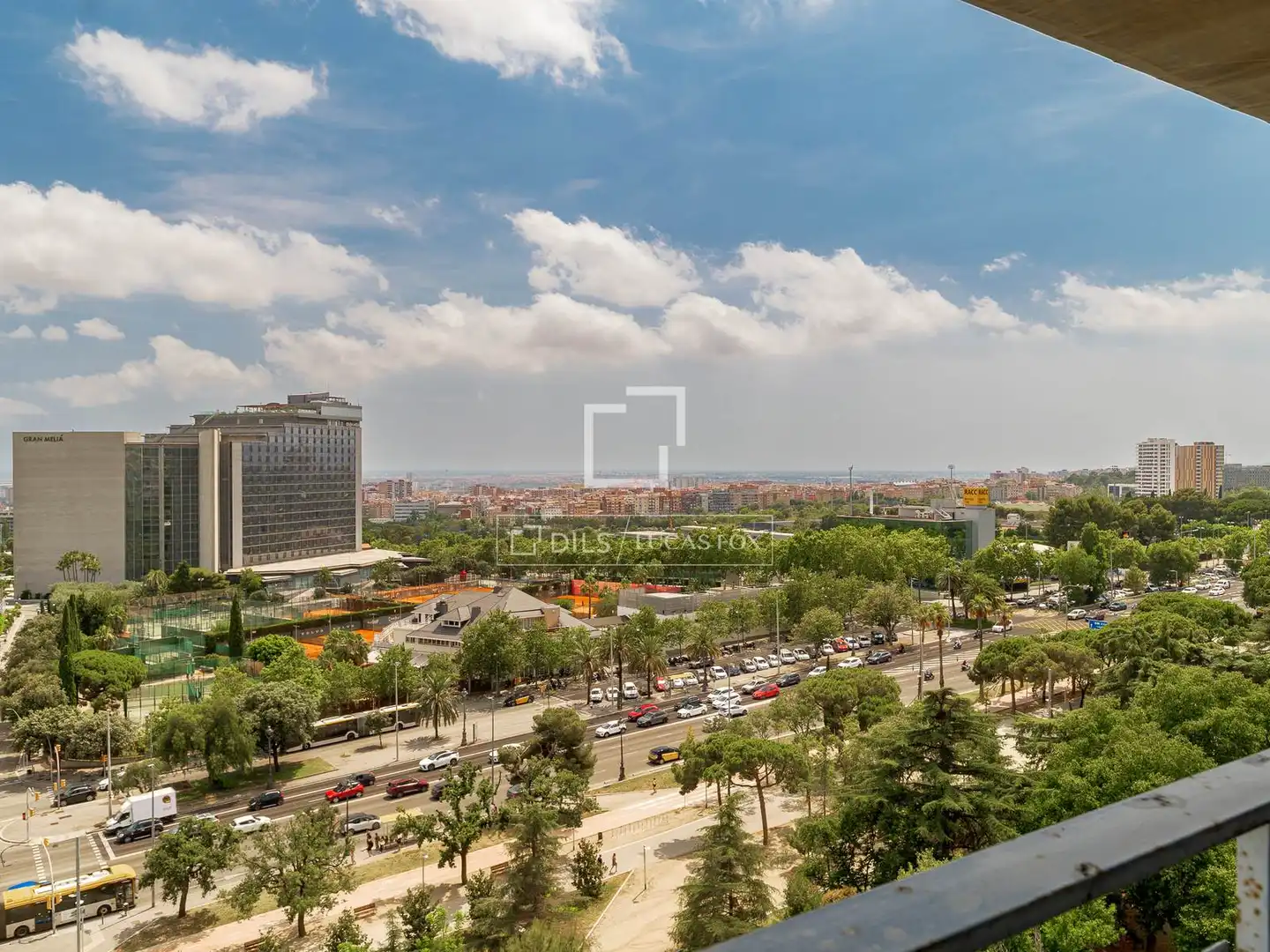 Außenansicht von Wohnung zum Verkauf in Barcelona mit Klimaanlage, Terrasse und Abstellraum