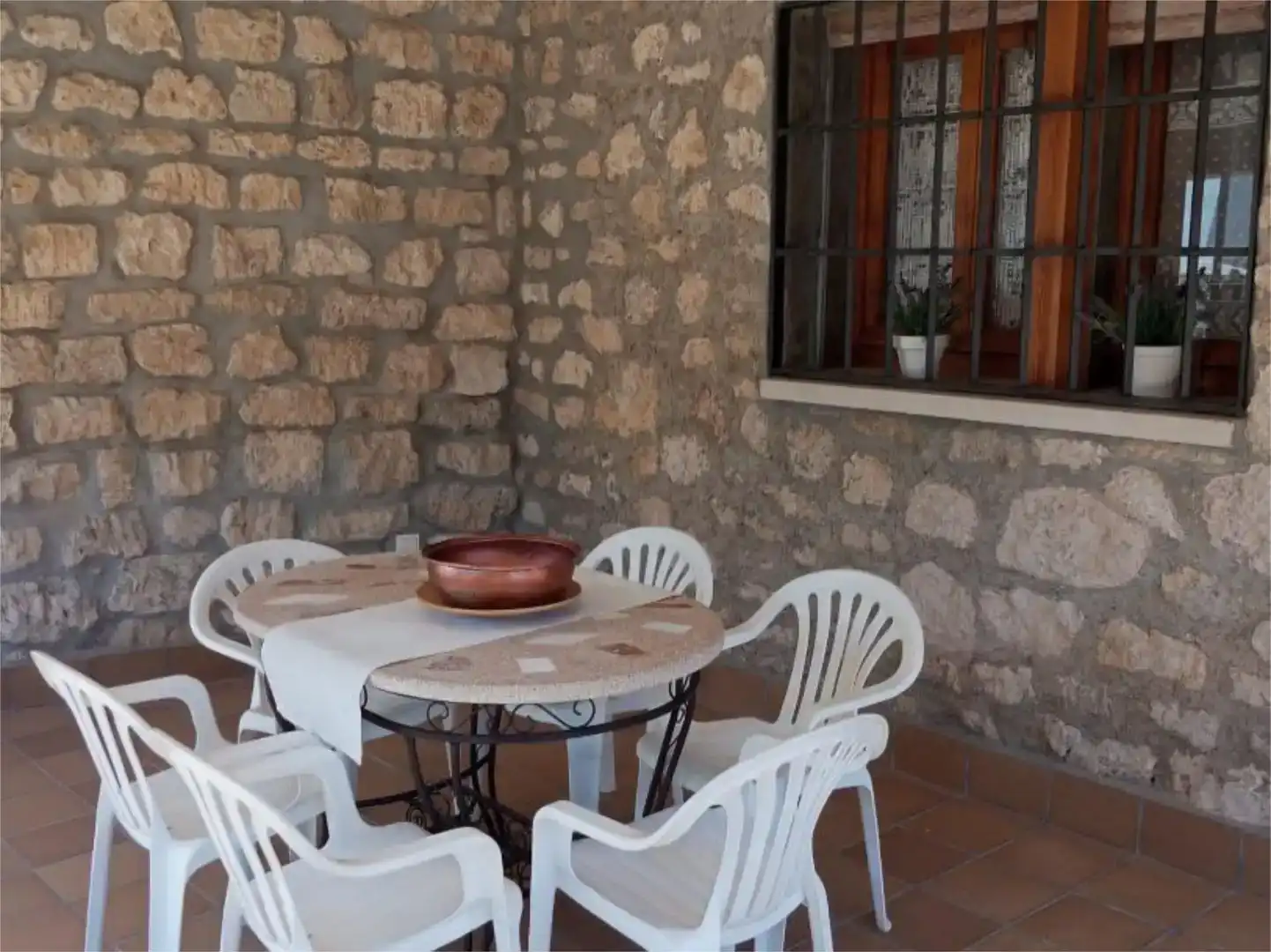 Terrassa de Casa adosada en venda en Cubillas de Santa Marta amb Jardí privat, Traster i Moblat