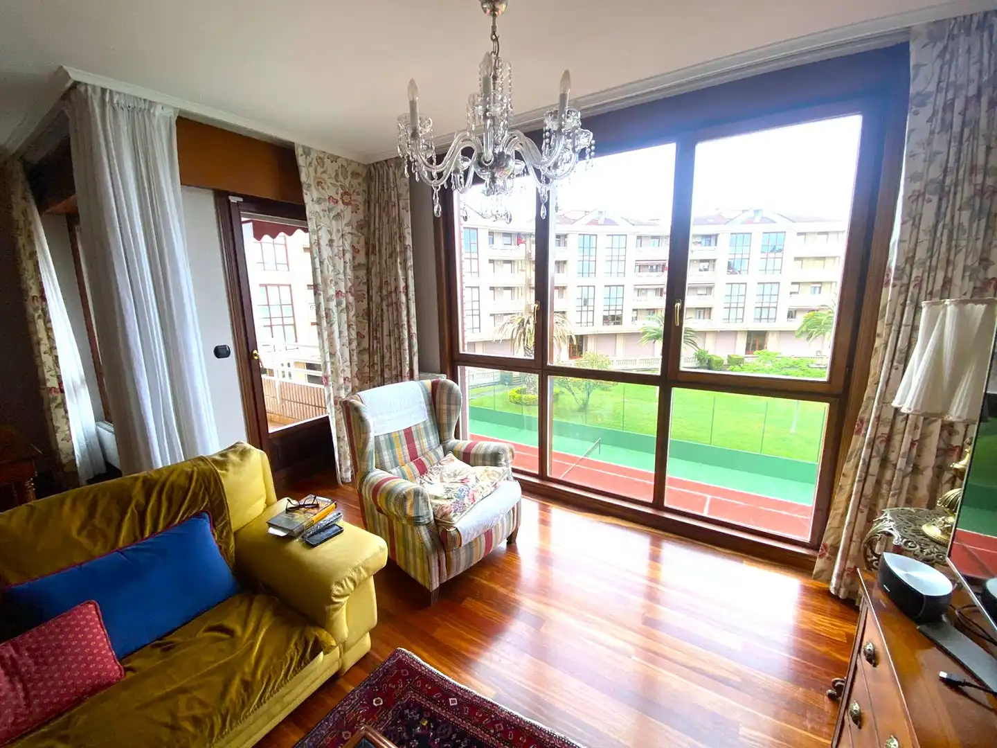 Living room of Flat for sale in Castro-Urdiales  with Heating, Private garden and Parquet flooring