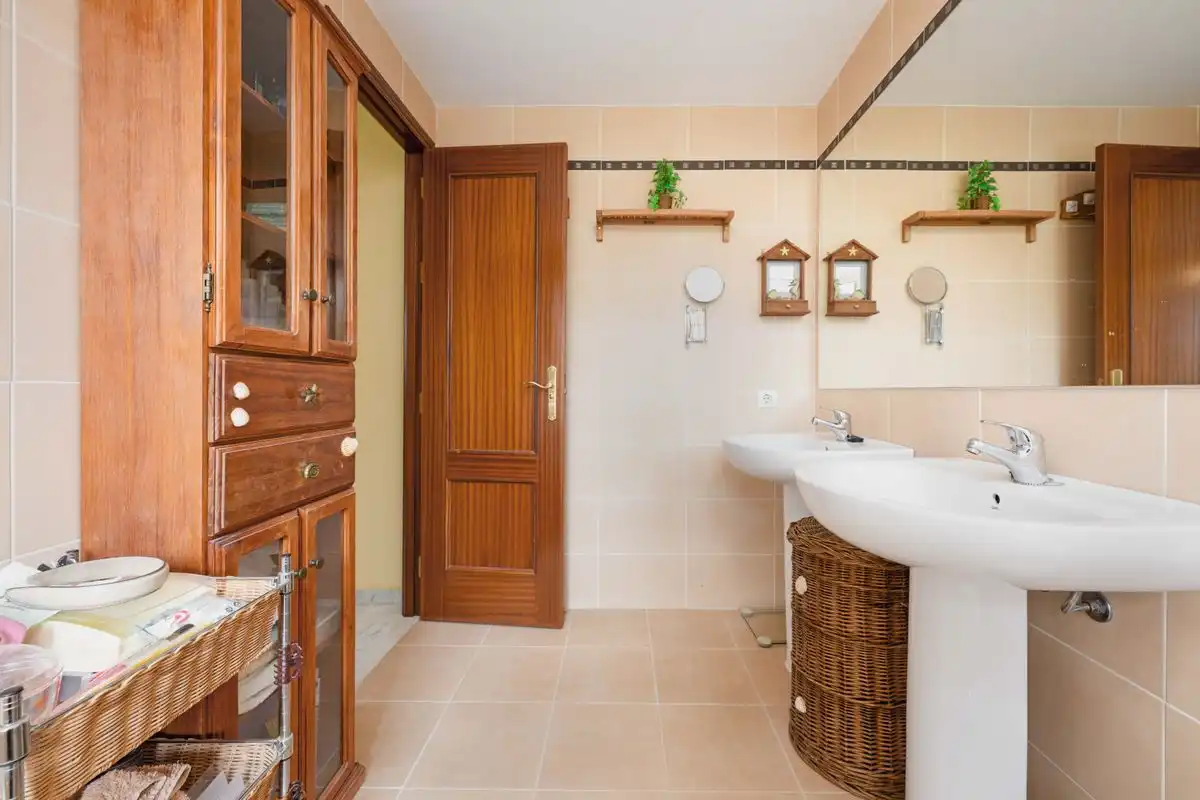 Baño de Casa adosada en venta en Espartinas con Calefacción y Amueblado