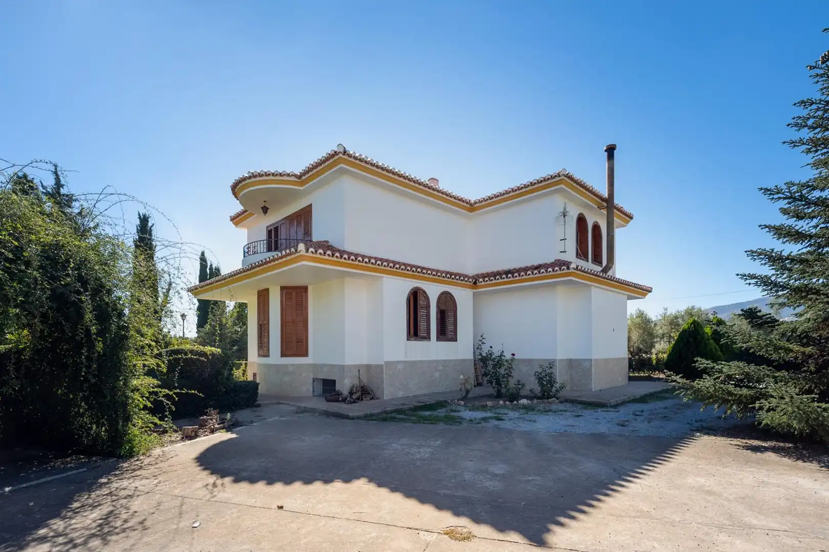 Vista exterior de Casa o xalet en venda en Baza amb Aire condicionat, Calefacció i Jardí privat