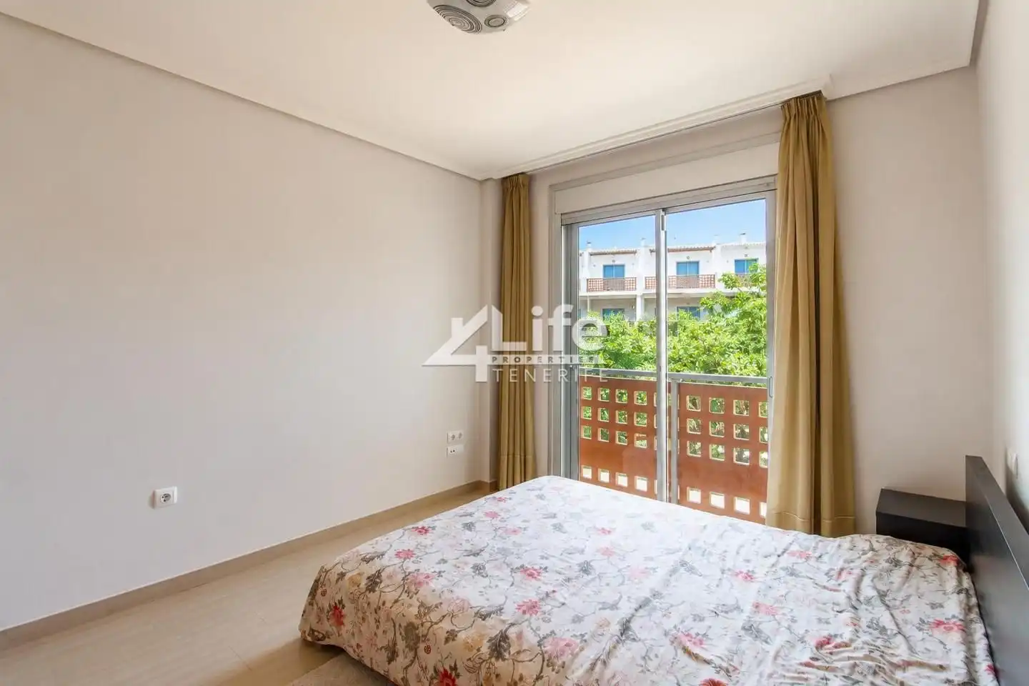 Dormitori de Planta baixa en venda en Granadilla de Abona amb Aire condicionat, Jardí privat i Terrassa