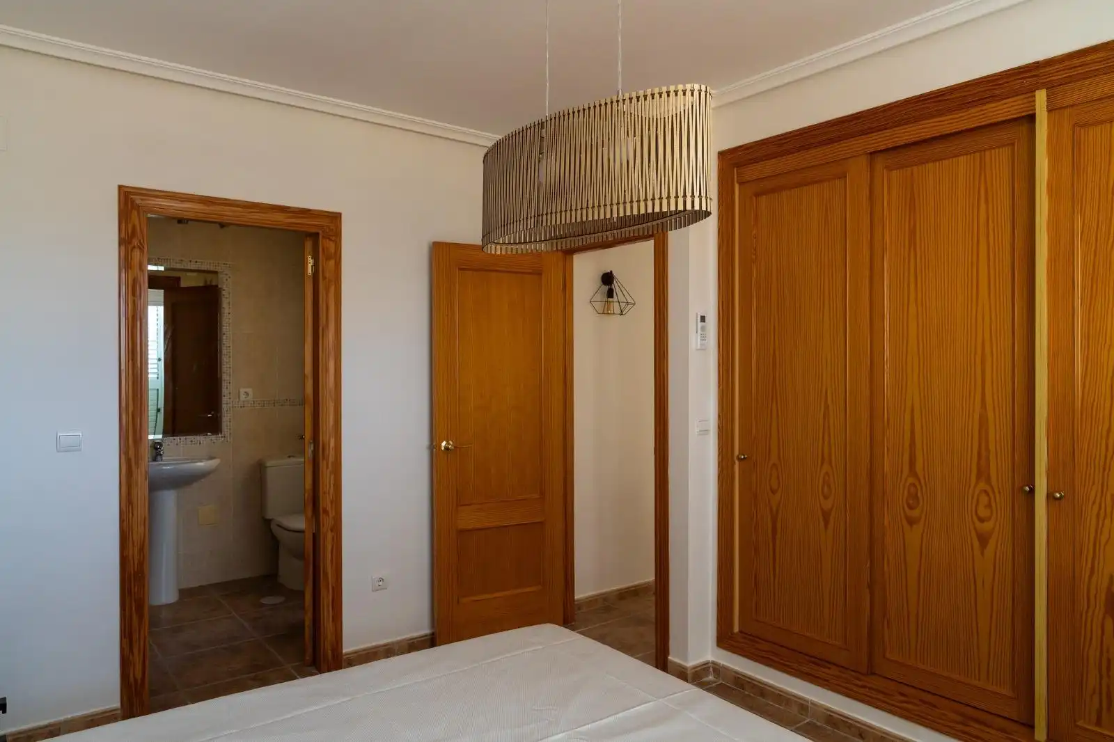 Schlafzimmer von Einfamilien-Reihenhaus zum Verkauf in Altea mit Klimaanlage, Heizung und Privatgarten