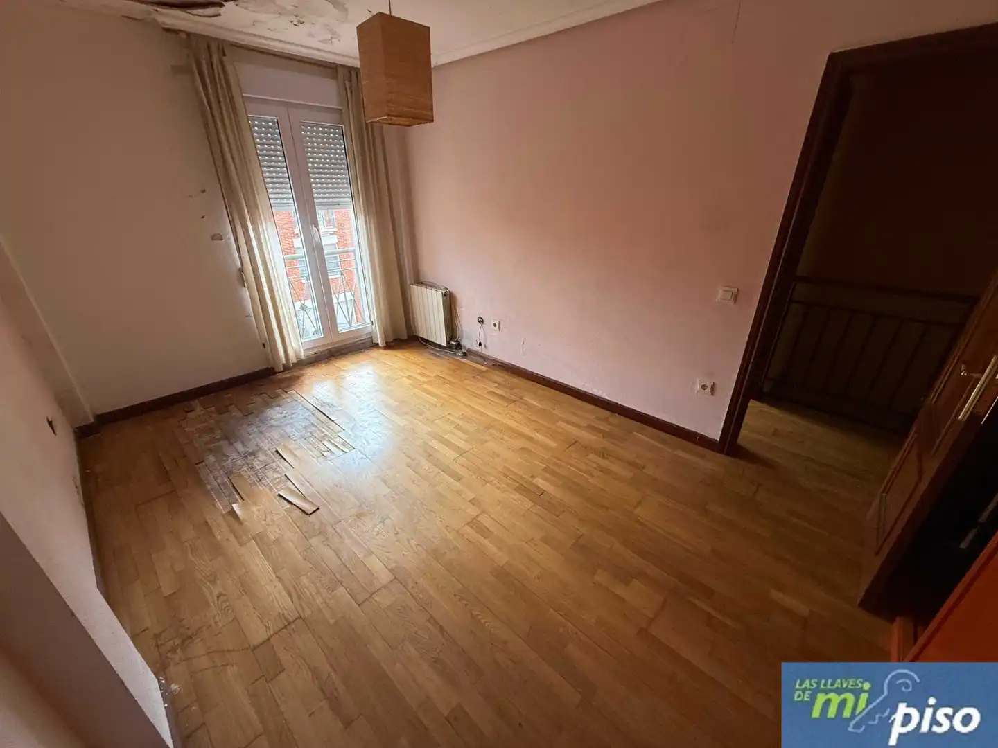 Dormitori de Casa adosada en venda en Cigales amb Calefacció, Jardí privat i Parquet