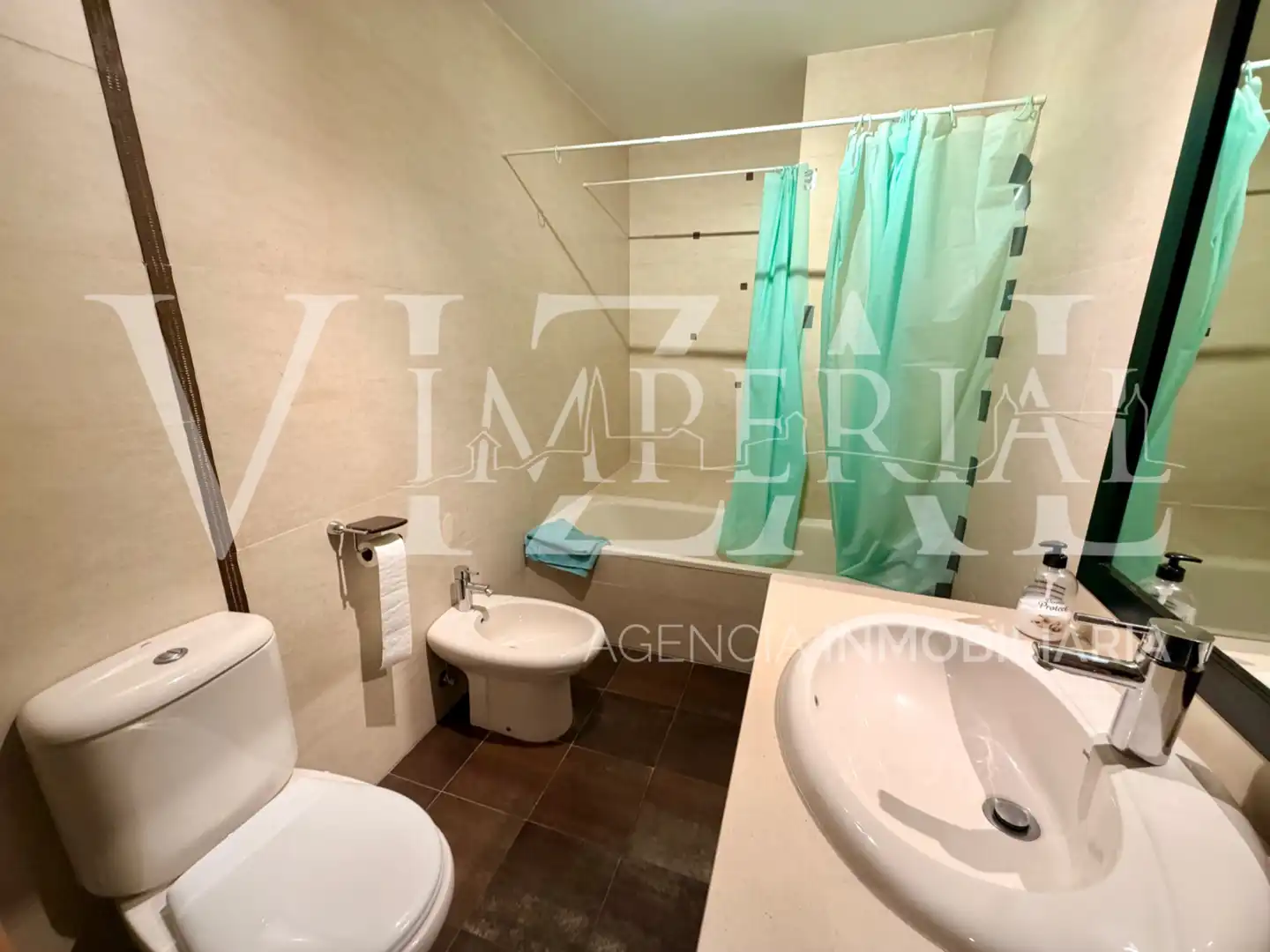 Badezimmer von Wohnung zum Verkauf in Ocaña mit Heizung, Privatgarten und Parkett
