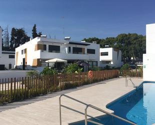 Exterior view of Single-family semi-detached to rent in Marbella  with Air Conditioner