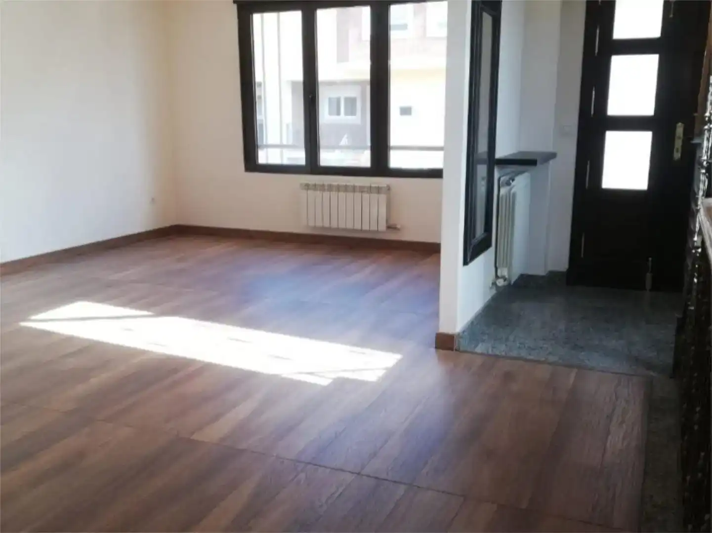 Sala d'estar de Casa adosada en venda en Villaquilambre