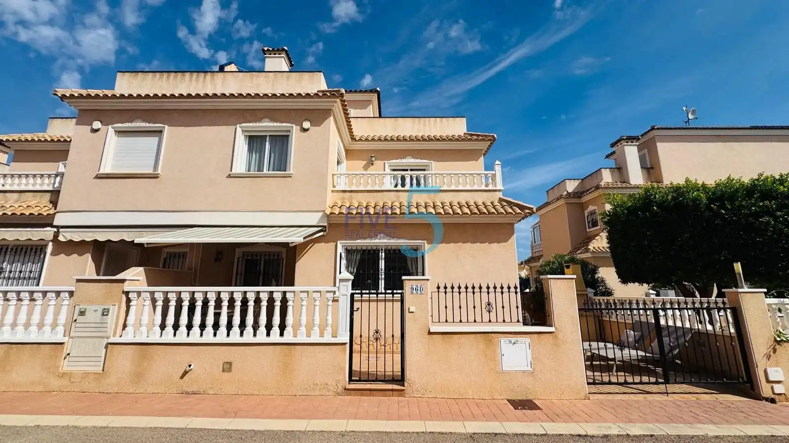 Adosado con terraza en venta en Torre de la Horadada
