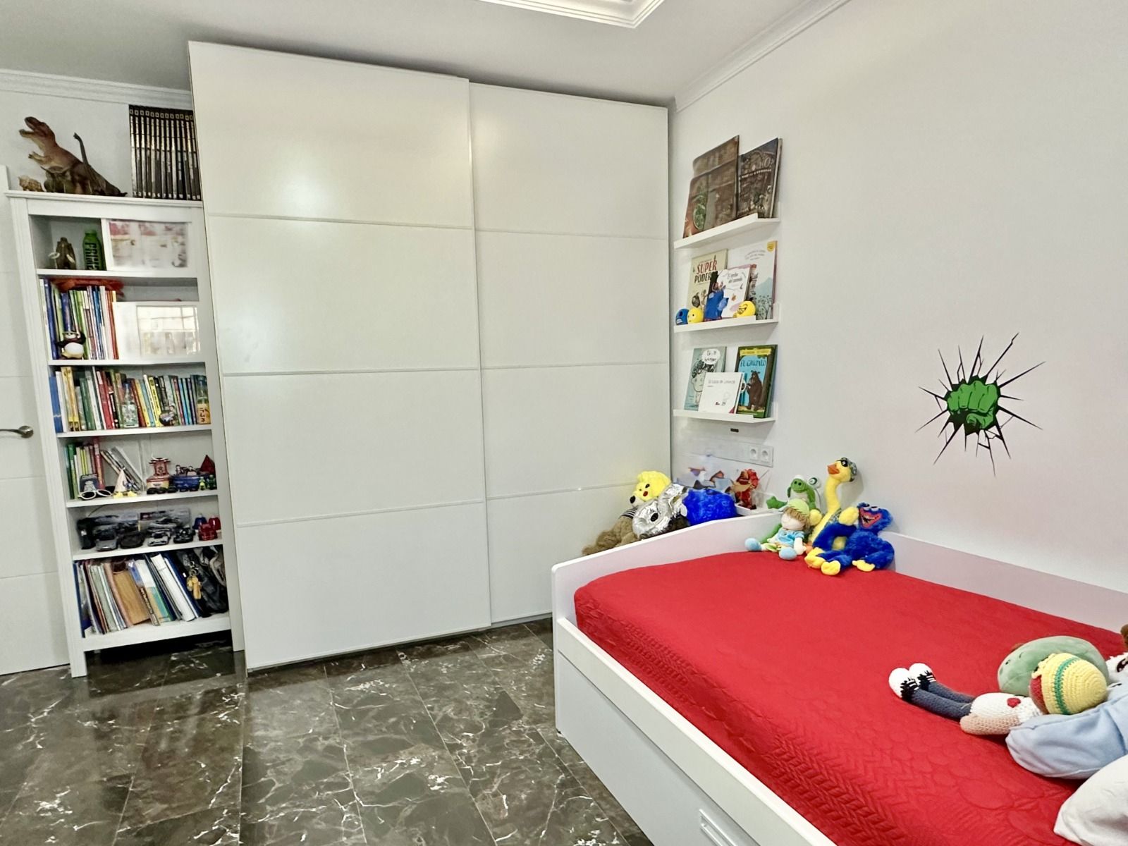 Habitación de Apartamento en venta en Fuengirola con Terraza, Amueblado y Piscina comunitaria