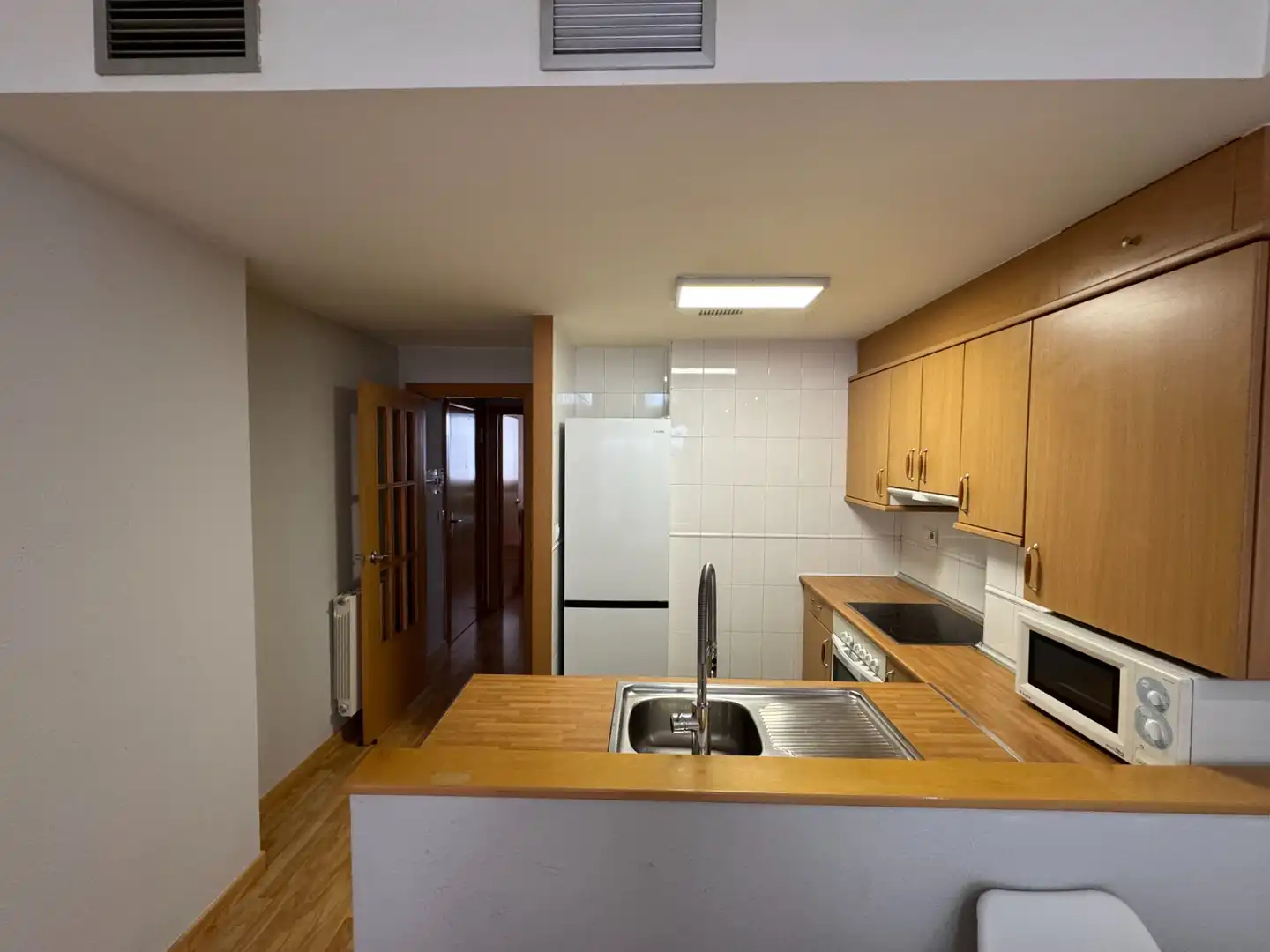 Cuina de Apartament de lloguer en Zaragoza amb Calefacció, Parquet i Moblat