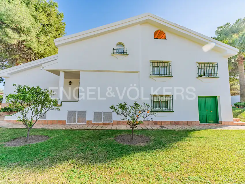 Vista exterior de Casa o xalet en venda en Alicante / Alacant amb Aire condicionat, Calefacció i Jardí privat