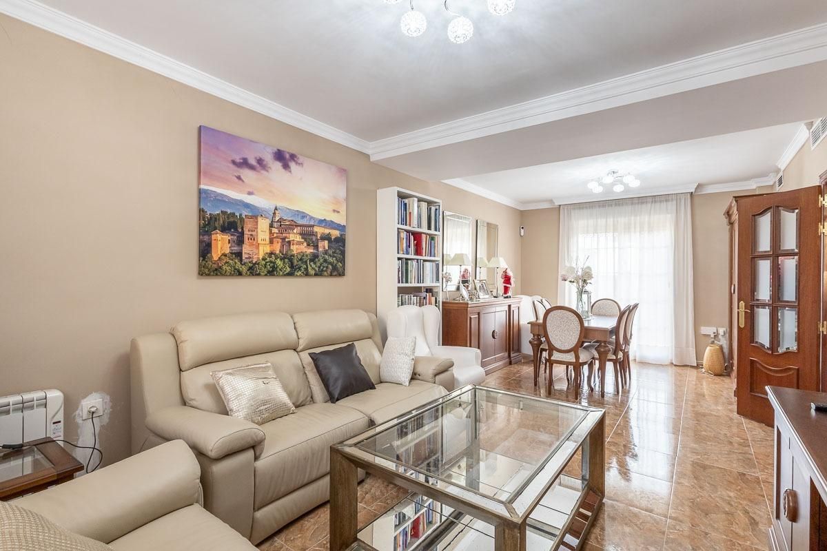 Sala d'estar de Casa o xalet en venda en Vegas del Genil amb Aire condicionat, Calefacció i Jardí privat