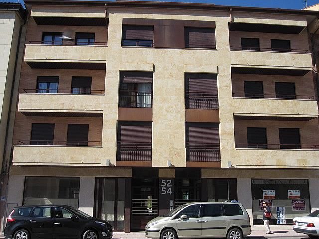Exterior view of Flat for sale in Peñaranda de Bracamonte  with Swimming Pool and Community pool