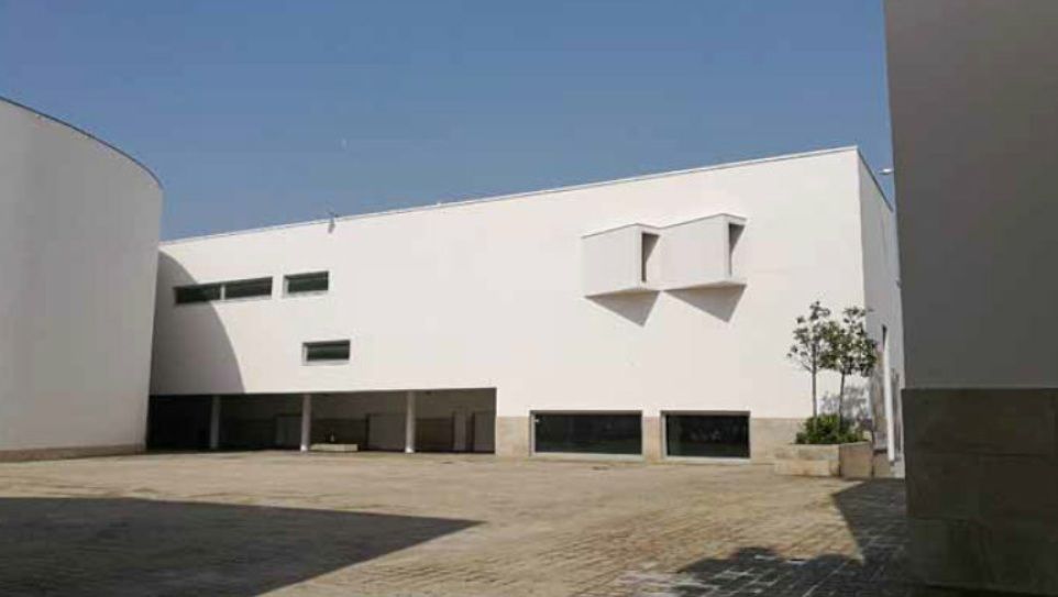 Vista exterior de Edificio en venta en  Ceuta Capital