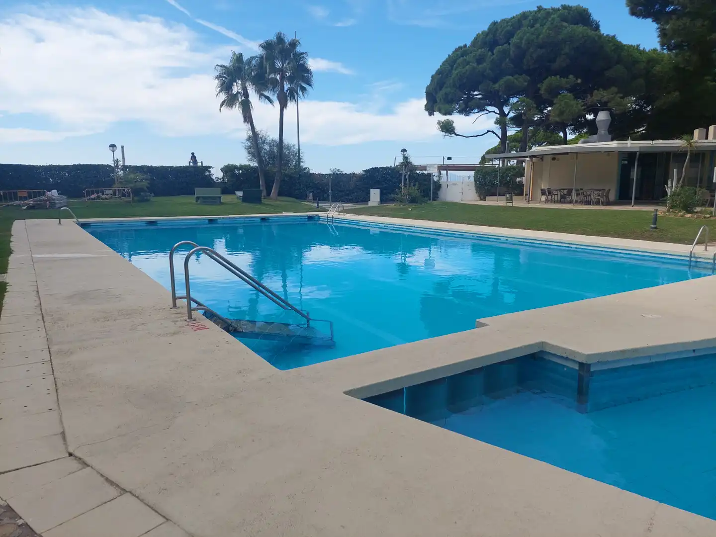 Piscina de Apartamento en venta en Salou con Terraza, Amueblado y Piscina comunitaria