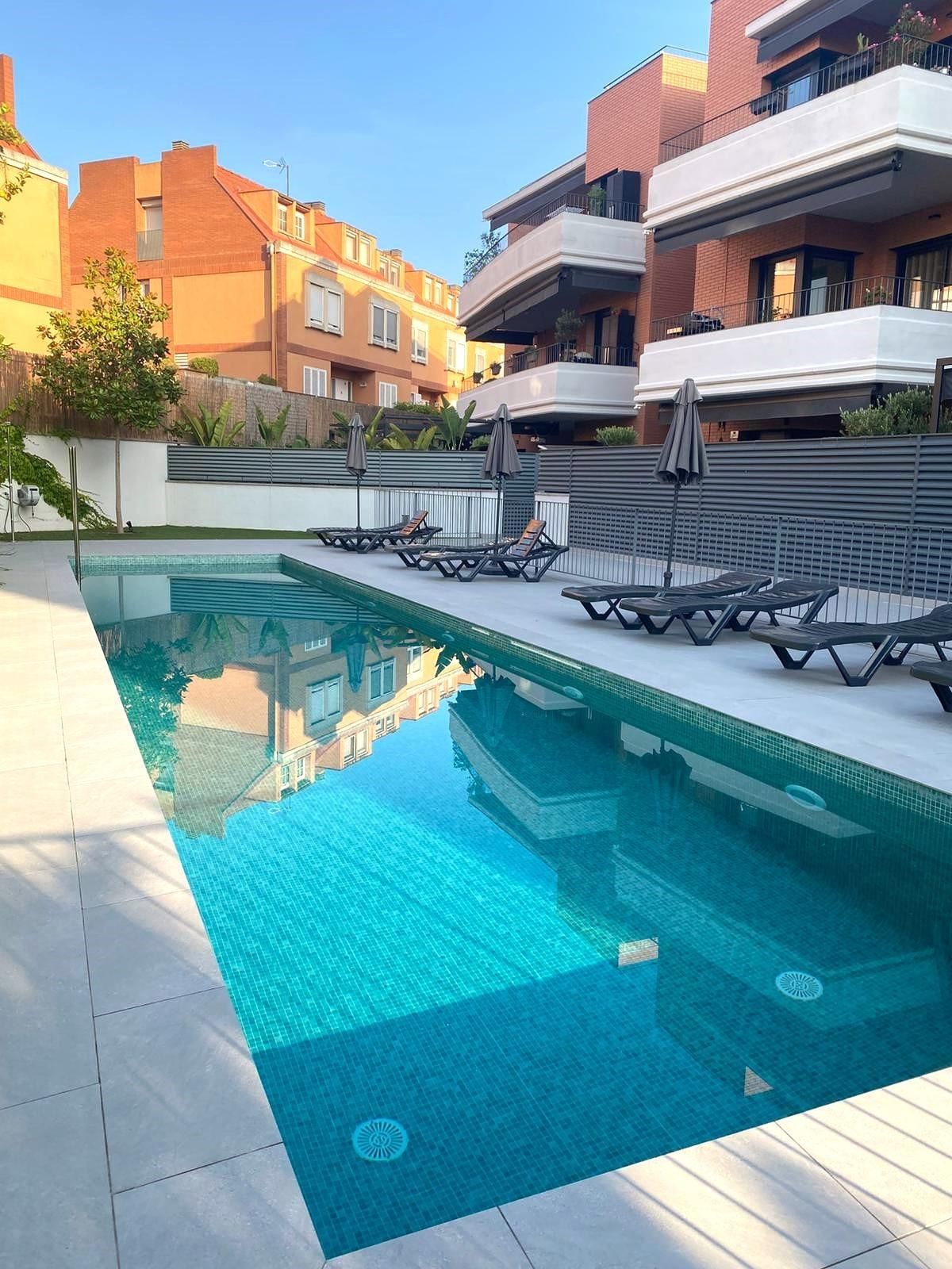 Piscina de Planta baixa en venda en Cerdanyola del Vallès amb Aire condicionat, Calefacció i Jardí privat