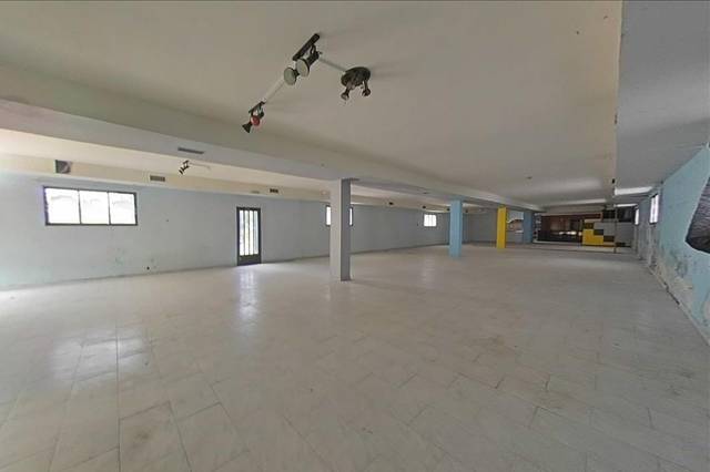 Nave industrial en Venta en Flores de Sil - La Placa