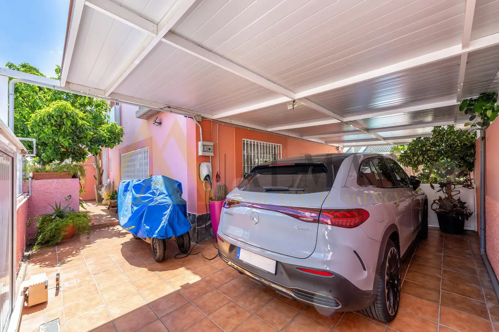 Aparcament de Casa o xalet en venda en Sonnenland
