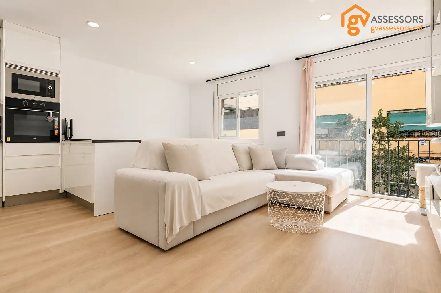 Sala d'estar de Pis en venda en Barcelona amb Aire condicionat, Parquet i Forn