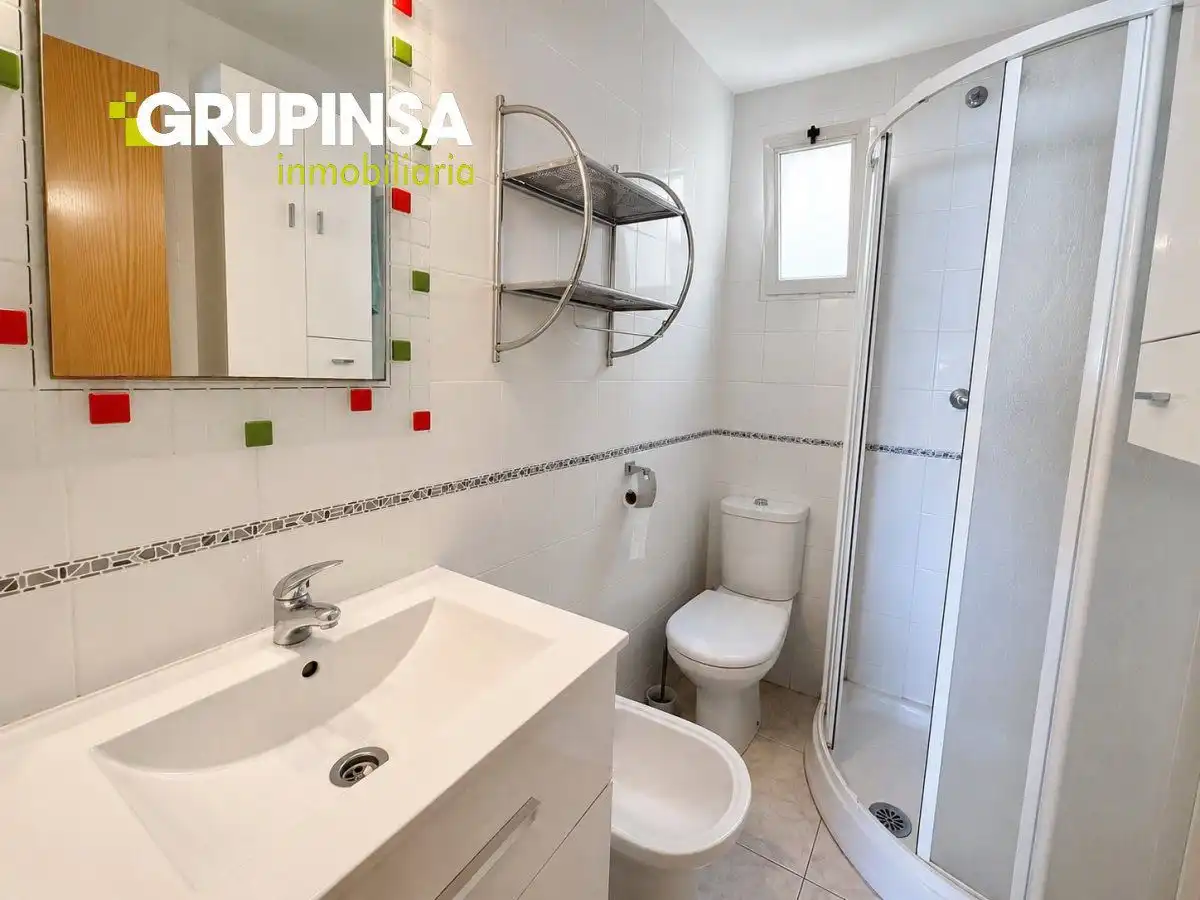Bathroom of Duplexes for sale in Oropesa del Mar / Orpesa  with Air Conditioner, Terrace and Balcony