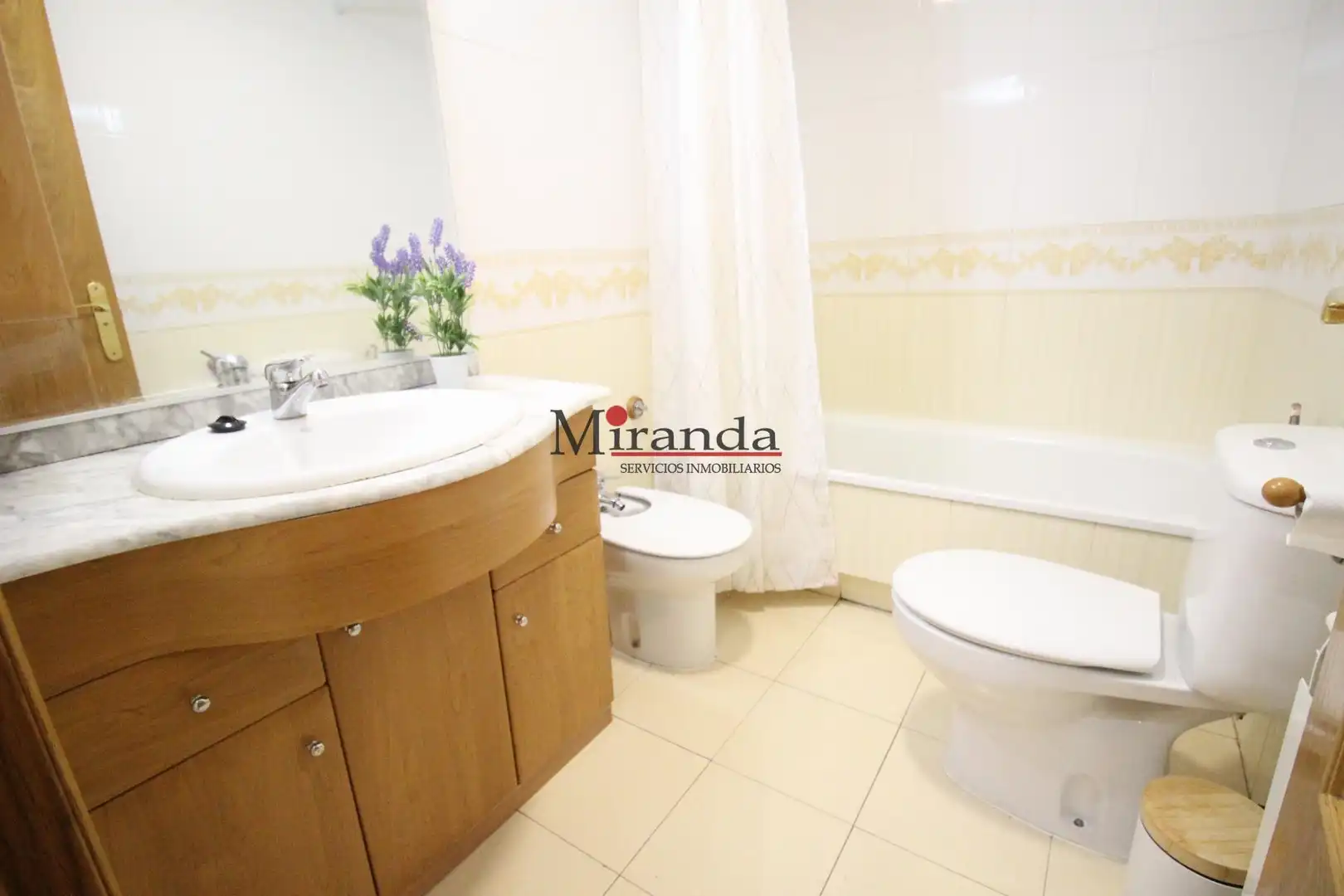 Baño de Piso de alquiler en Alcorcón con Aire acondicionado, Calefacción y Parquet