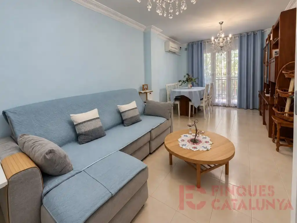 Piso con terraza en venta en Calle Macana-Sta Eugenia