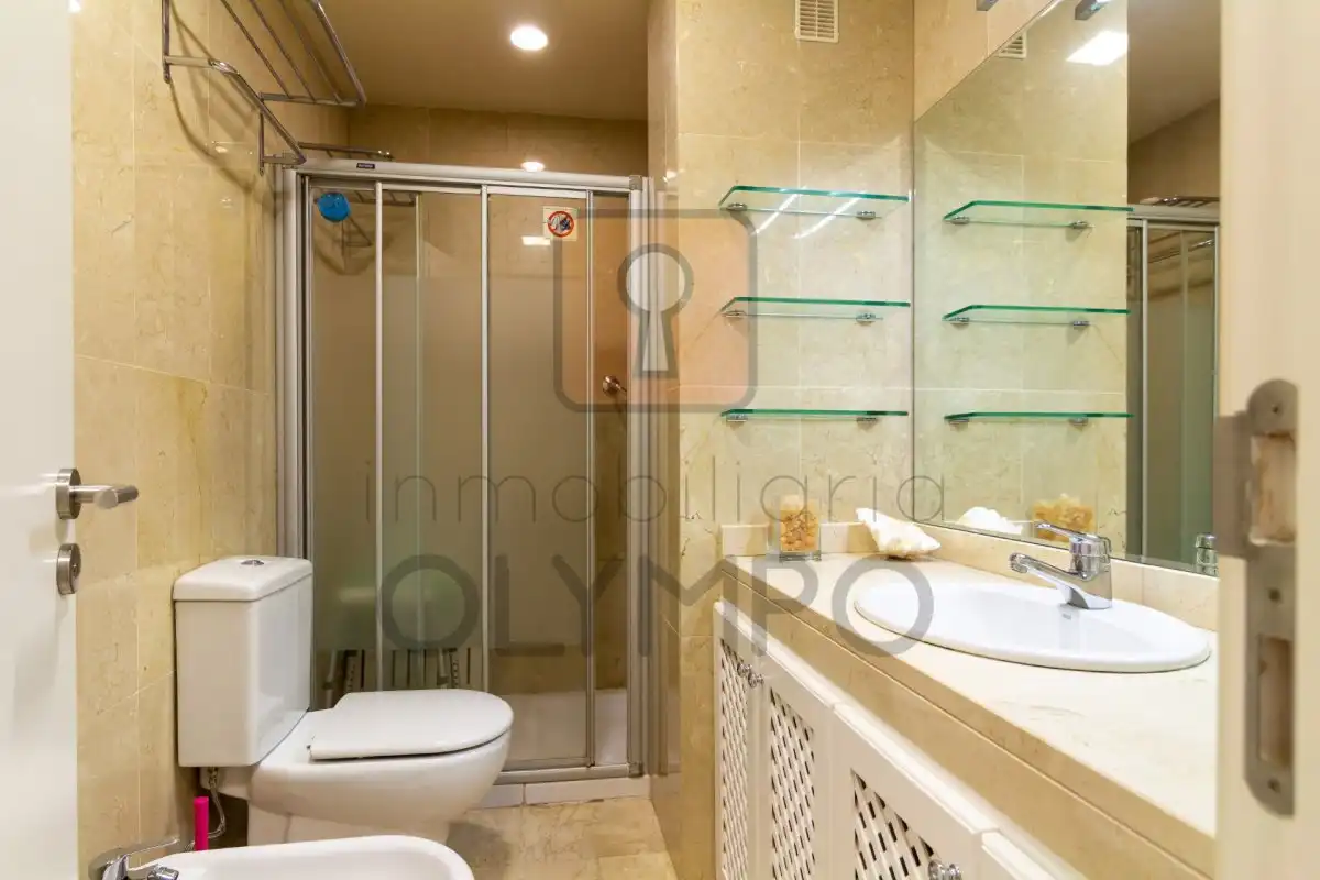 Badezimmer von Dachboden zur Miete in Santa Cruz de Tenerife mit Klimaanlage, Terrasse und Abstellraum