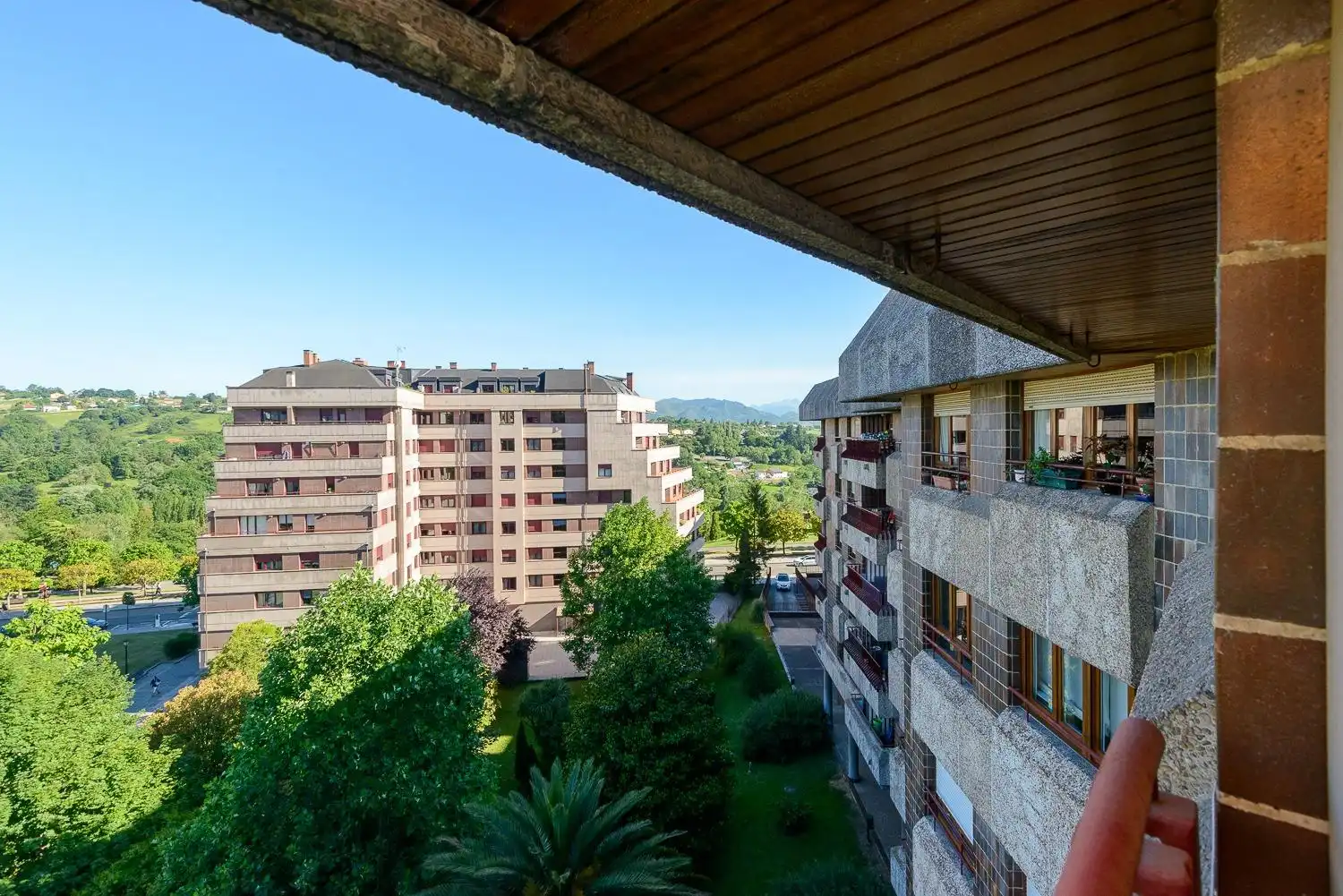 Vista exterior de Pis en venda en Oviedo  amb Calefacció, Terrassa i Traster