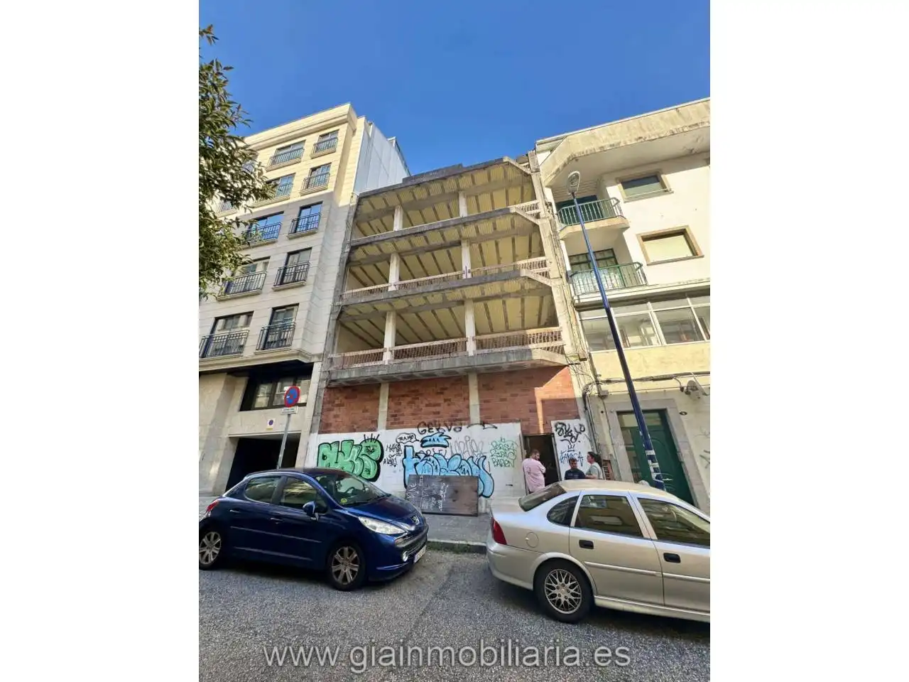 Vista exterior de Edifici en venda en Vigo 