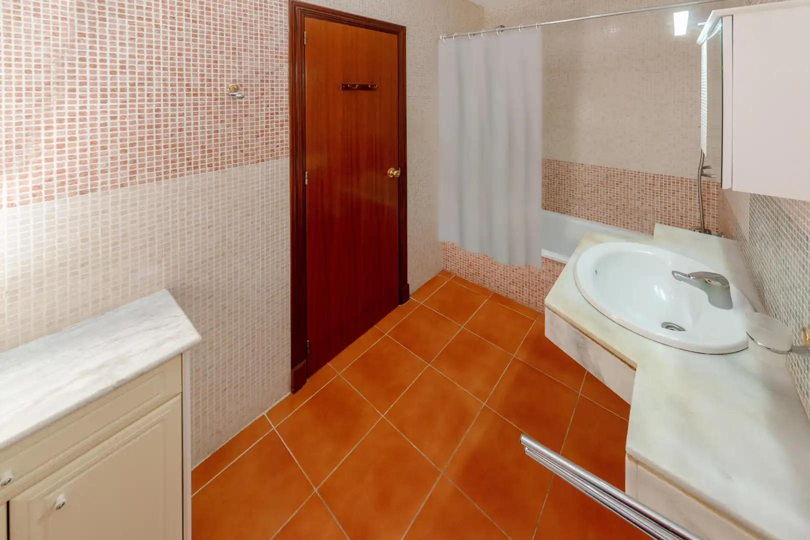 Bany de Casa adosada en venda en Estepona amb Aire condicionat, Calefacció i Jardí privat