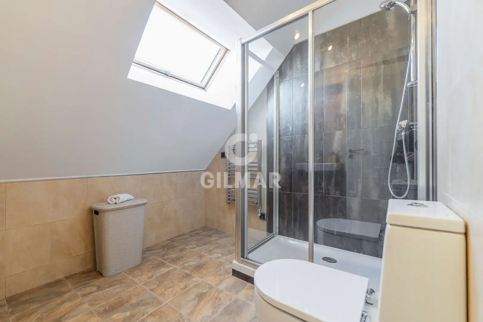 Bathroom of Attic for sale in Madrid  with Heating, Private garden and Storage room