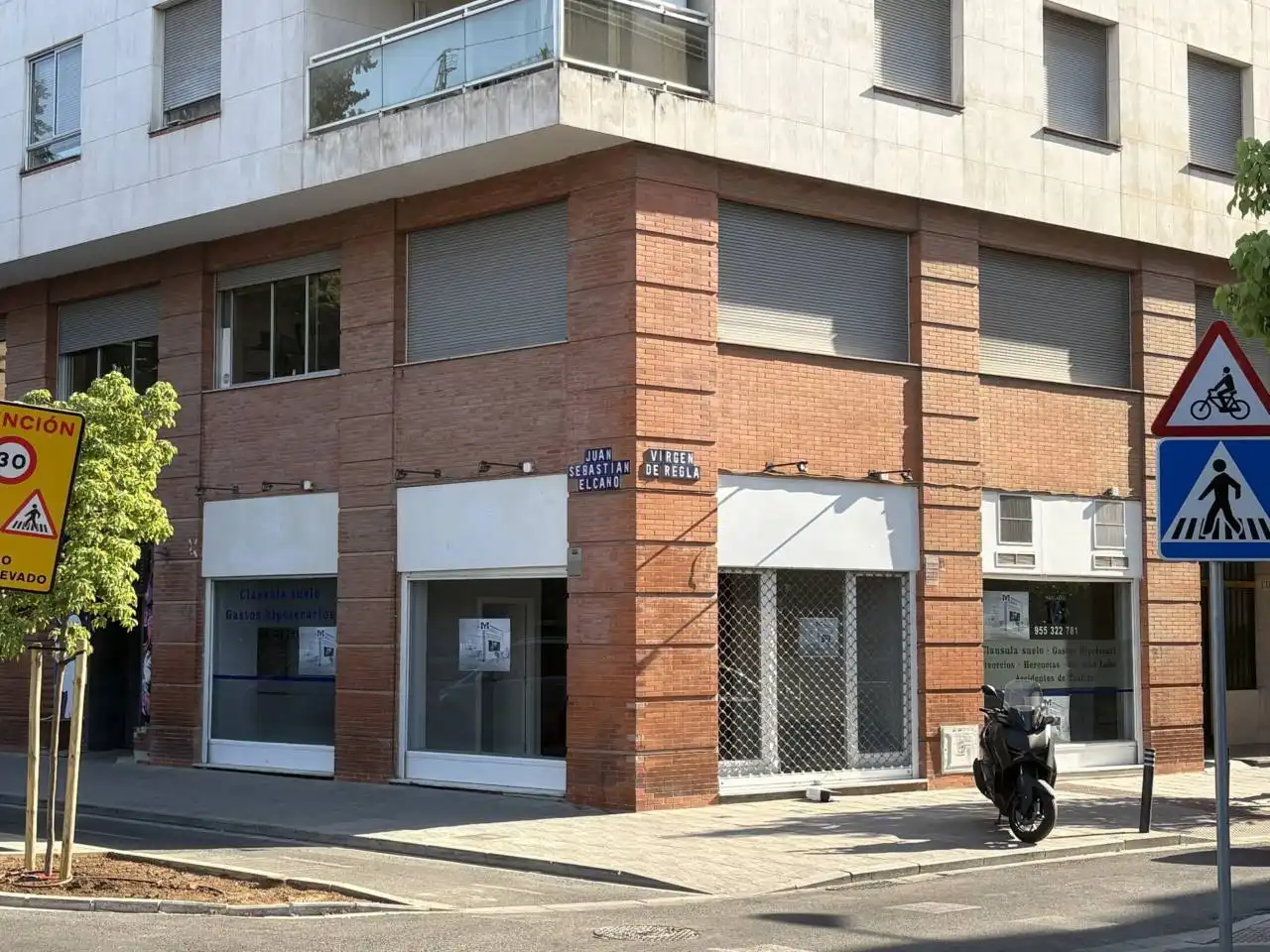 Außenansicht von Geschaftsraum zur Miete in Sevilla mit Klimaanlage